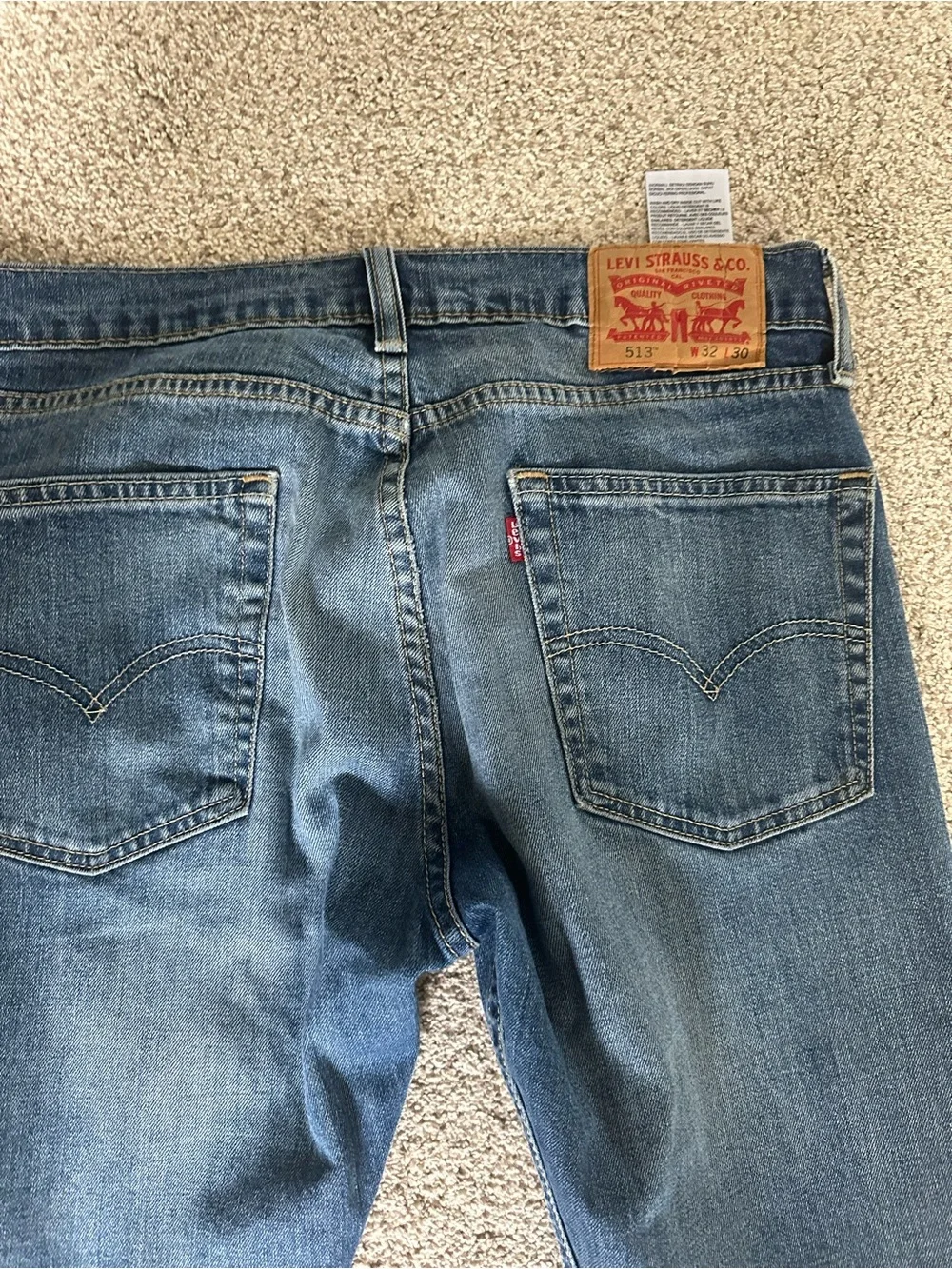 Levis slim straight